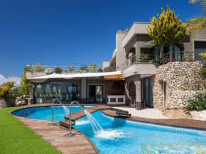 Hotel Villa with direct sea access